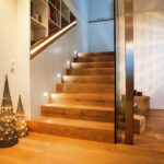 Holzstiege mit Beleuchtung