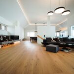 Wohnbereich mit Naturholzboden