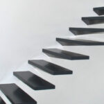 Freitragende Stiege schwarz