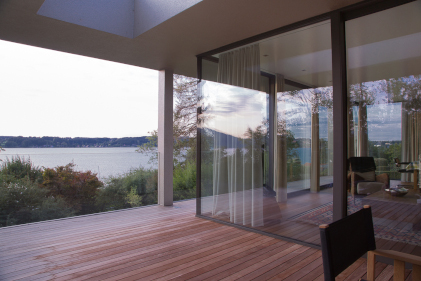 Hochwertige IPE Terrassendielen aus dunklem Holz
